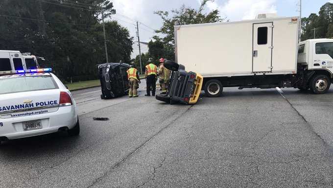 Savannah police: Crash closes portion of Montgomery Crossroads