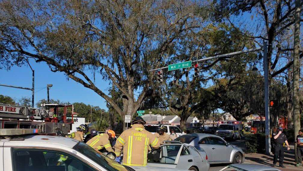 Police Avoid the area after 2vehicle crash with injuries in Savannah