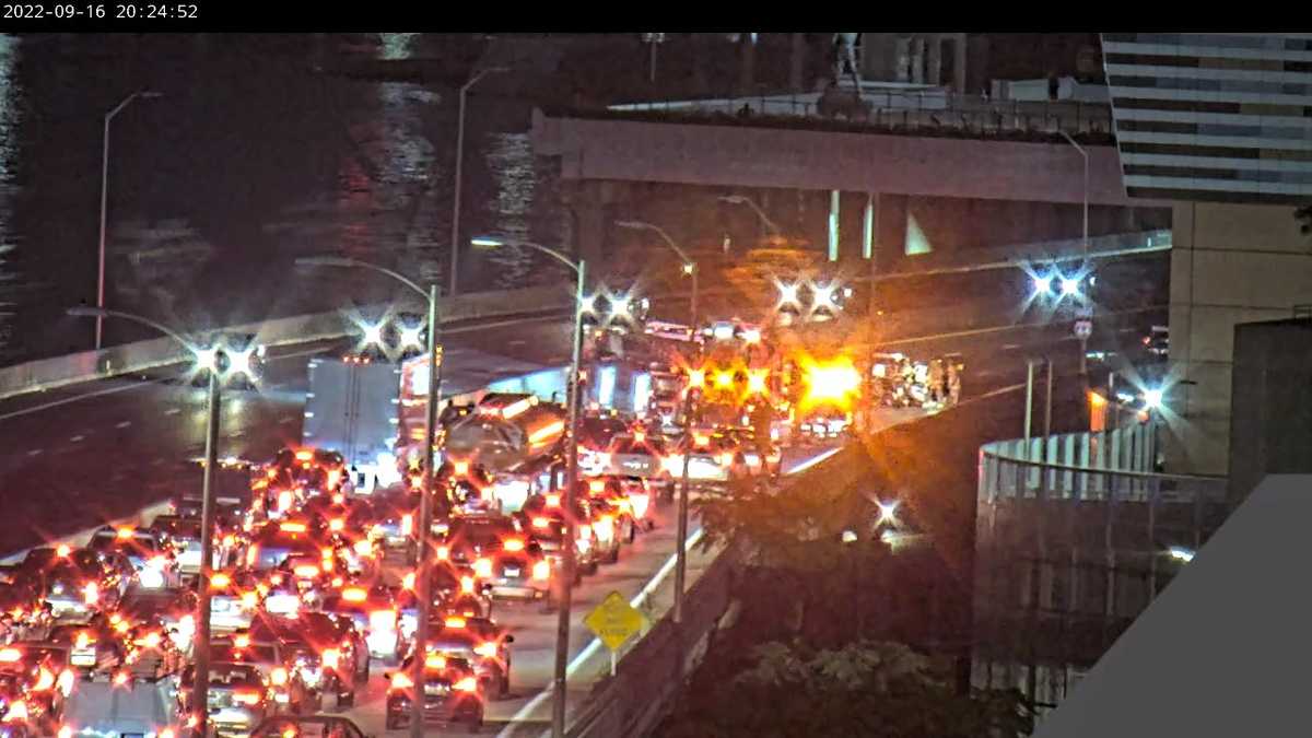 TRAFFIC: All lanes back open on I-64 E after crash