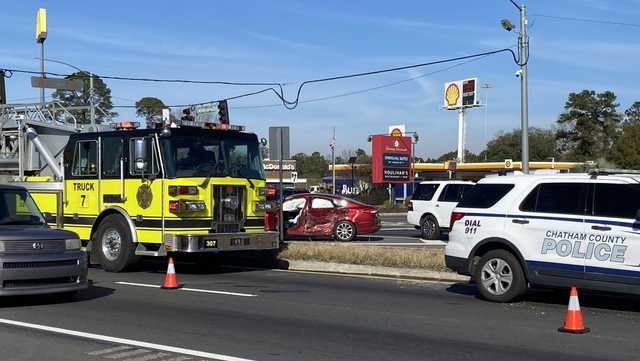 Savannah: 5 injured in dump truck, fire truck head-on collision - Vimarsana News
