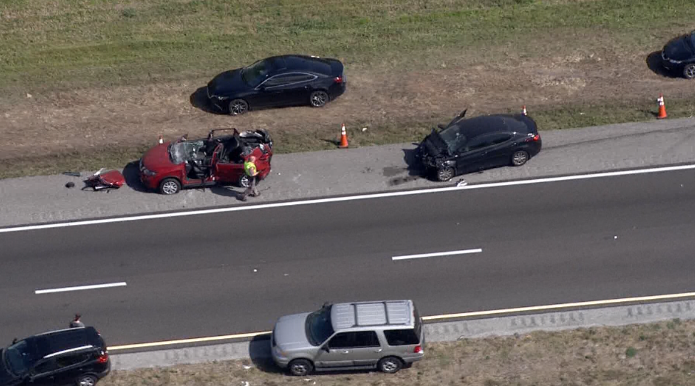 1 Dead, Multiple People Injured In 4-vehicle Crash On SR 528