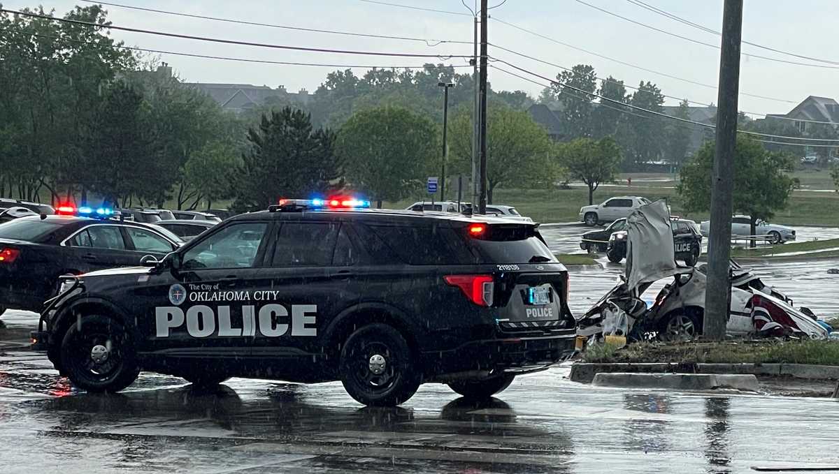 Driver dead after car crashes into light pole at OKC intersection