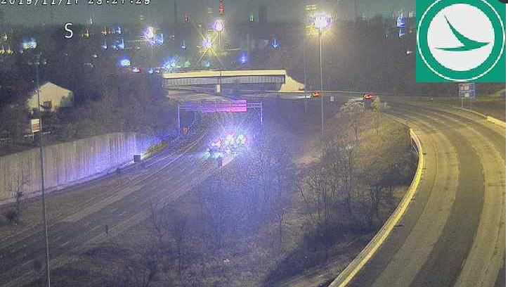 Police: 1 hospitalized after crash on I-71 in Norwood