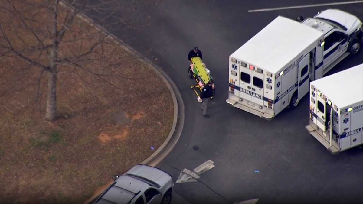 Driver plunges into dry retention pond behind Upstate school; one dead