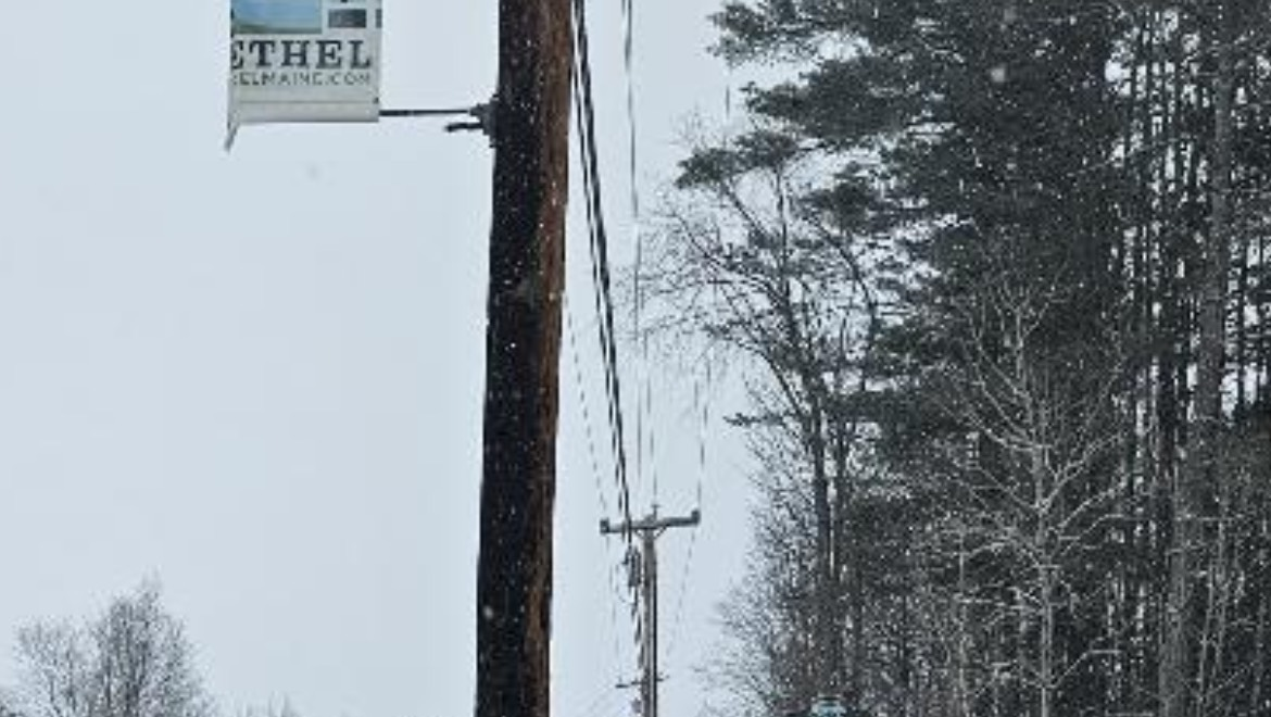 Police respond to slew of crashes amid light snowfall