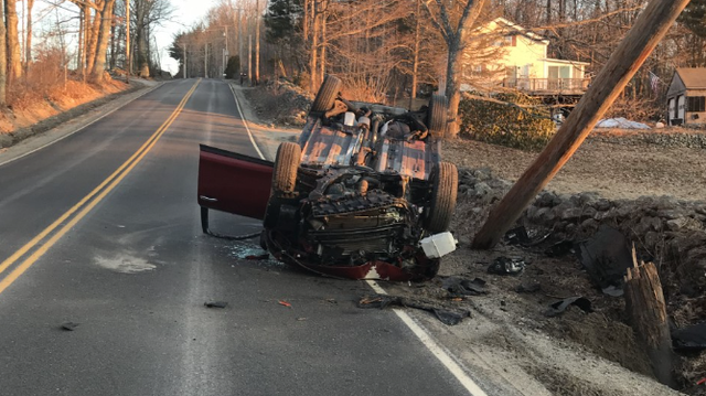 Maine driver crashes into pole after swerving to avoid deer - Vimarsana News
