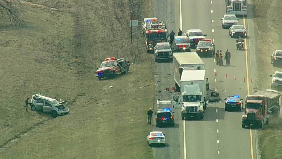 One Killed In Multi Vehicle Crash Involving Semitrucks On I 35 In Mcclain County
