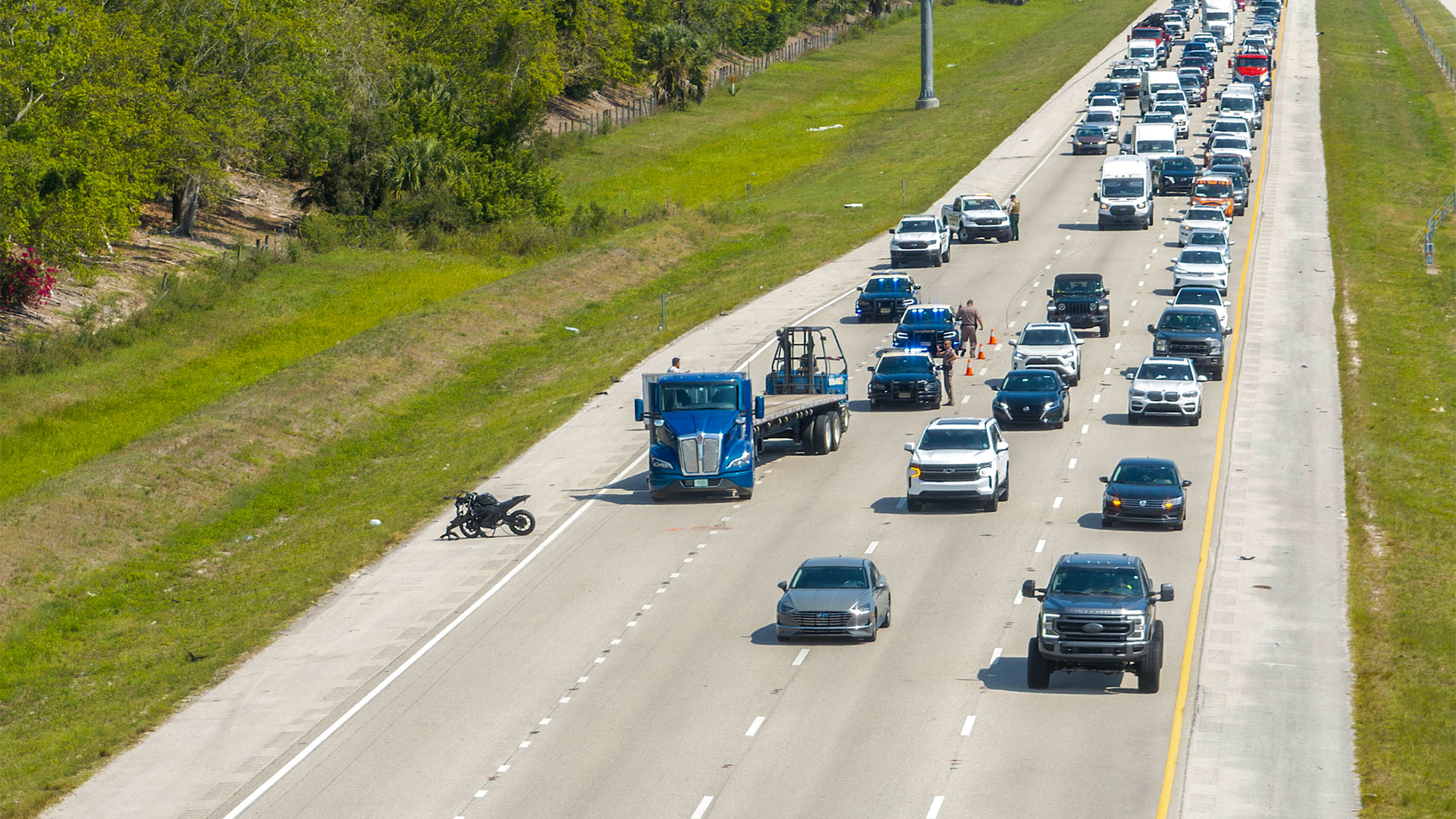 Motorcyclist seriously injured in I-75 crash with semi-truck in south Fort Myers - Vimarsana News
