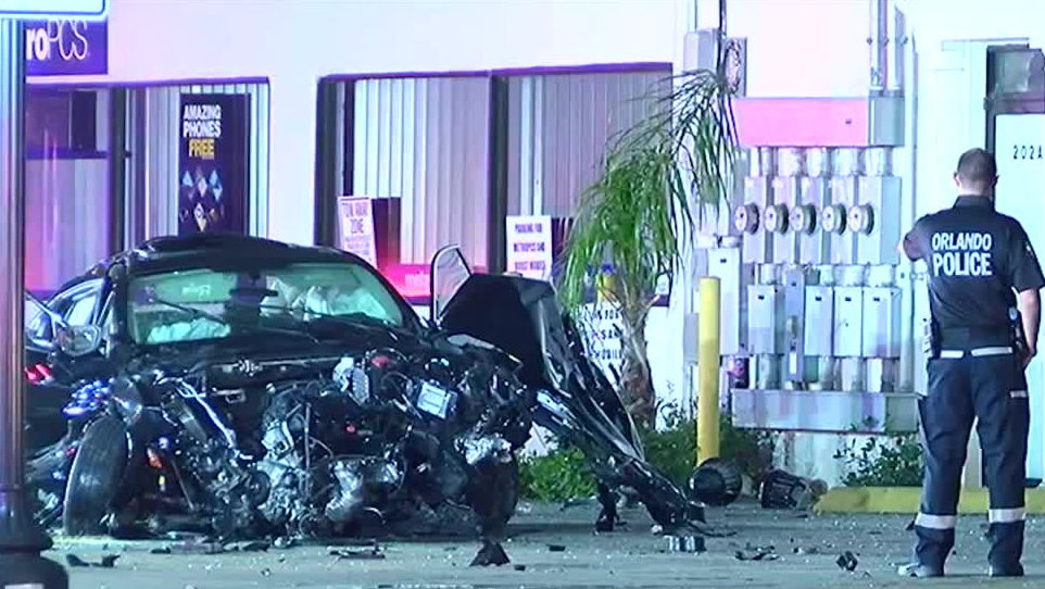 2 dead in crash near downtown Orlando