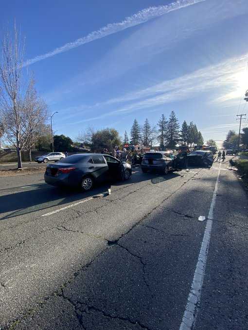 3 Hospitalized In 4-vehicle Crash In Sacramento County, Fire Officials Say