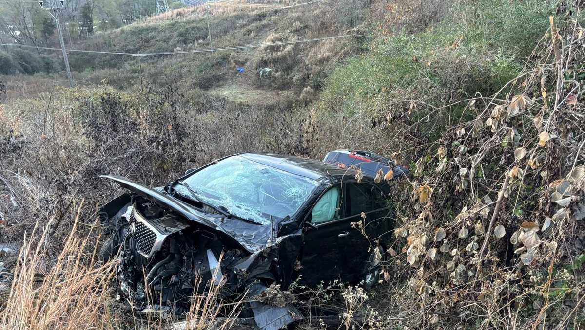 4 teens hospitalized after police chase ends in crash, deputies say