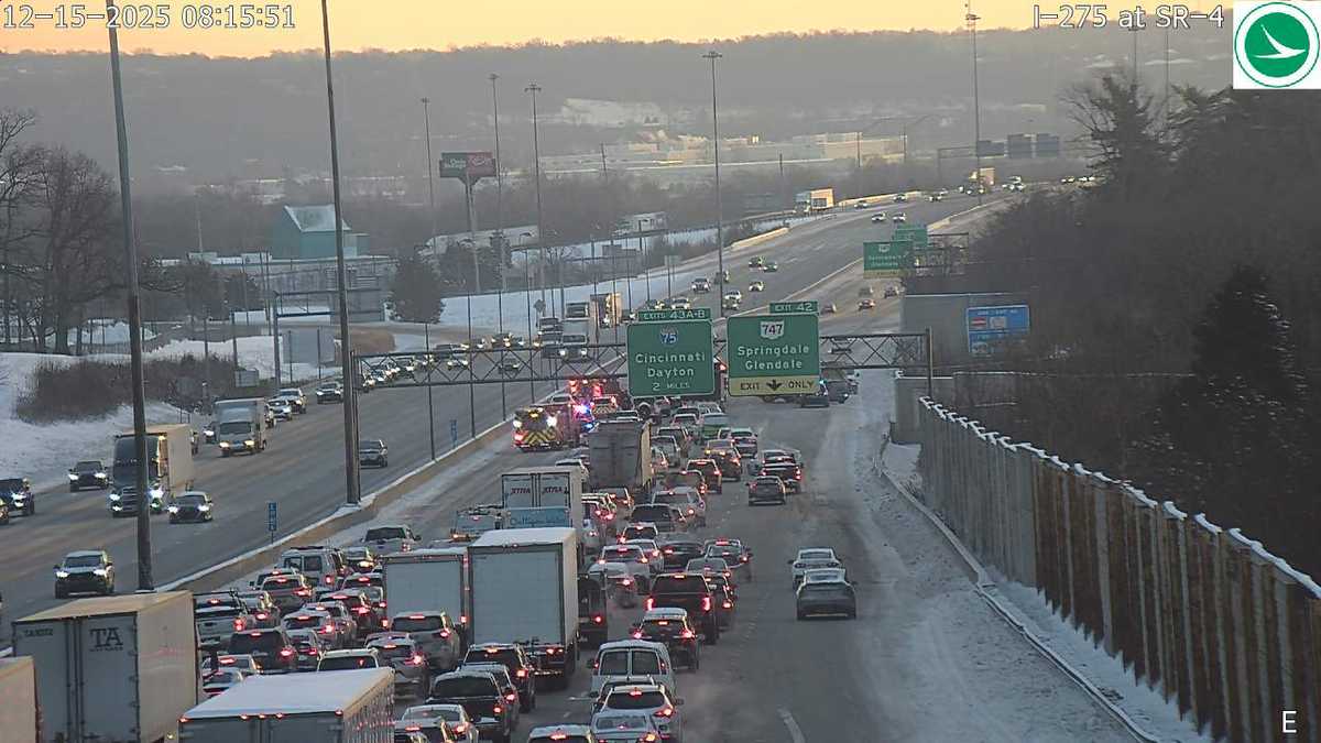 Crash blocking multiple lanes on I-275 eastbound in