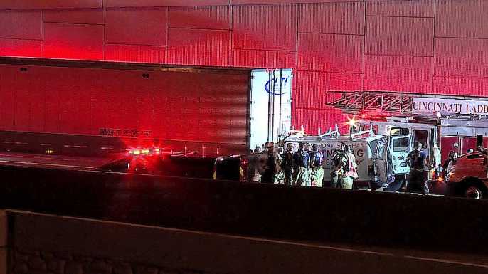 Police: 5 injured after van crashes into semi on I-75