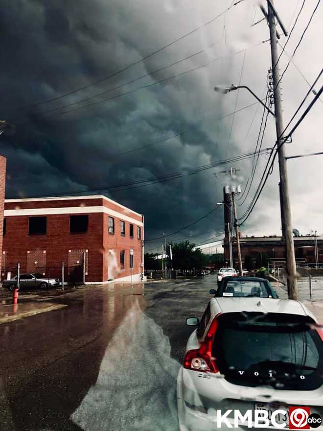 Kansas City gets shocking reminder that severe weather season isn�t over