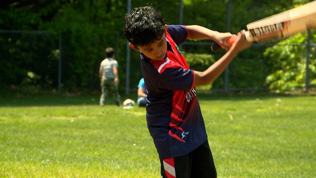 Kids learning to play cricket in Brentwood