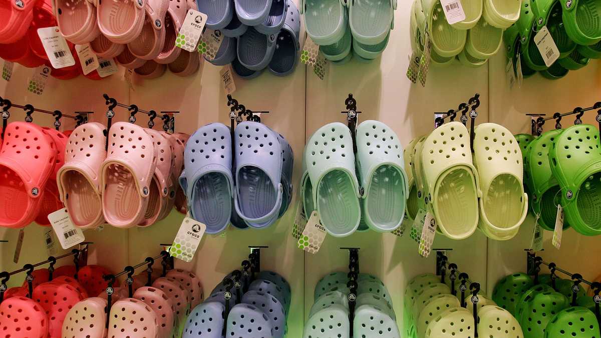 Crocs donating its shoes to health care workers