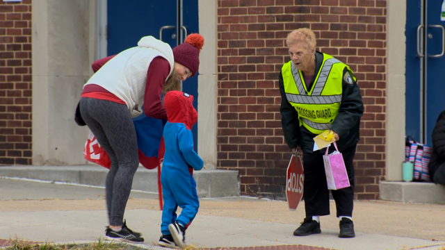 Crossing guard retires after over 40 years of service - Vimarsana News