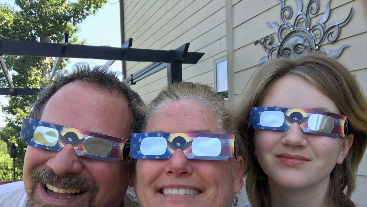 Eugene teenagers take advantage of eclipse glasses demand