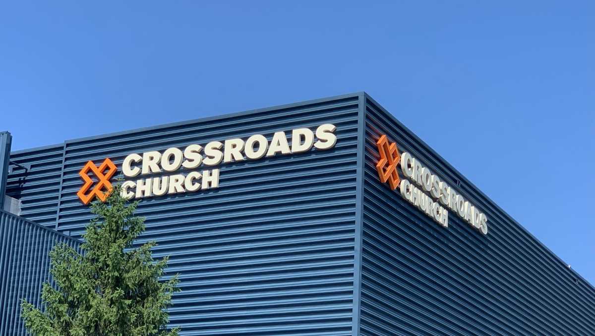 Crossroads Church pastor returns after suspension, leave of absence