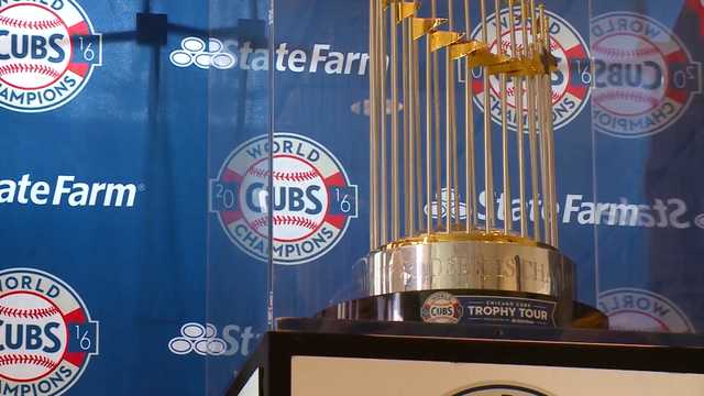 Hundreds line up to see Chicago Cubs World Series trophy in Lincoln