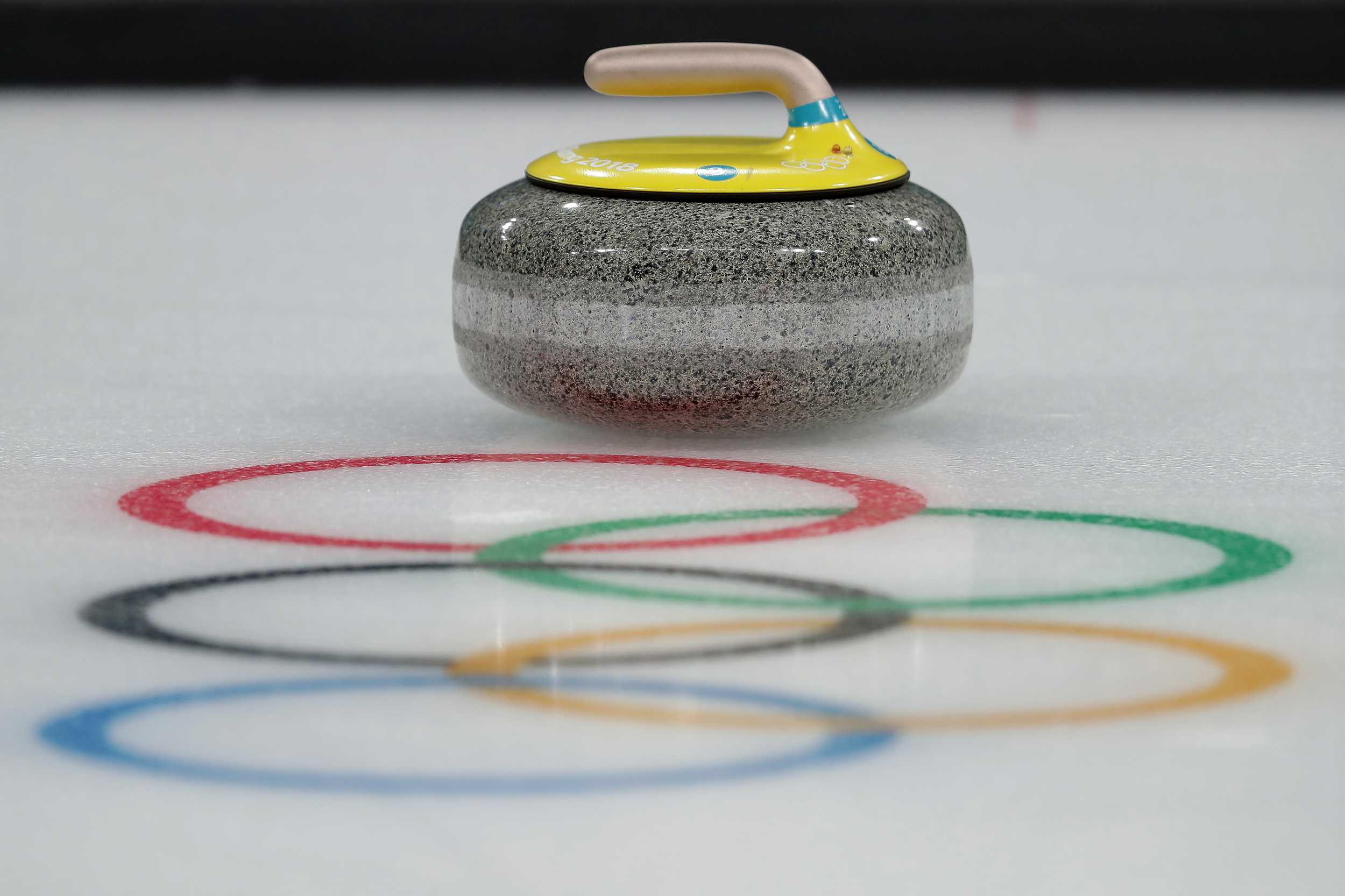 How does curling scoring work?