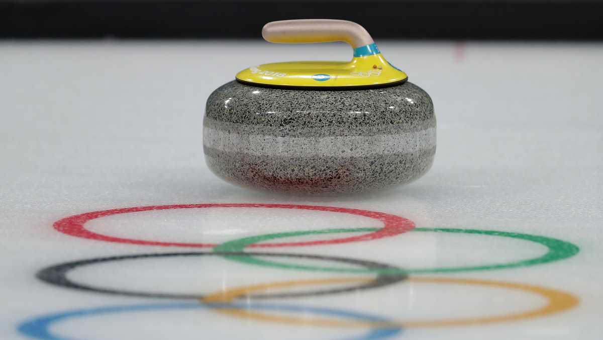 Curling 1643200557 ?crop=1.00xw 0.846xh;0,0&resize=1200 *