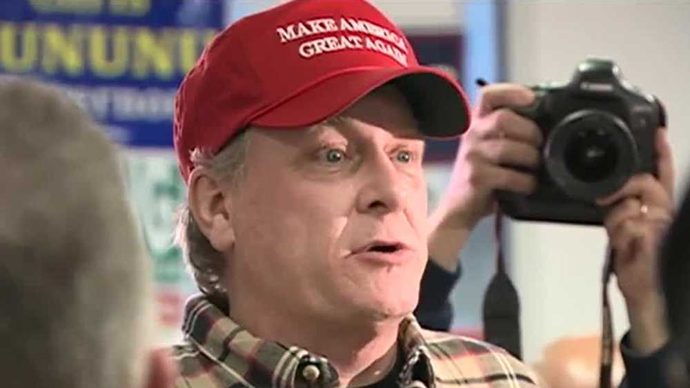 Curt Schilling campaigns for Donald Trump in New Hampshire