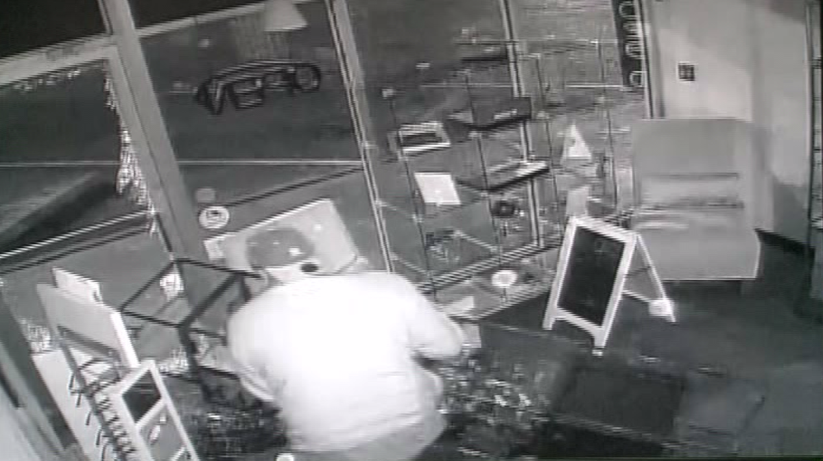 Jackson police looking for suspect in Custom Optical break-in