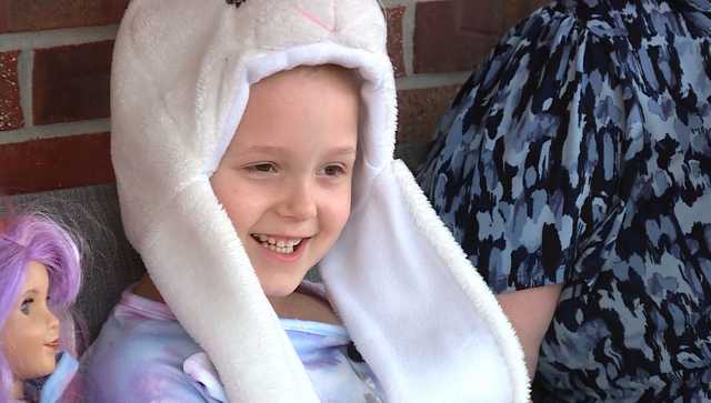 Indiana Elementary school rallies around first grader with cancer - Vimarsana News