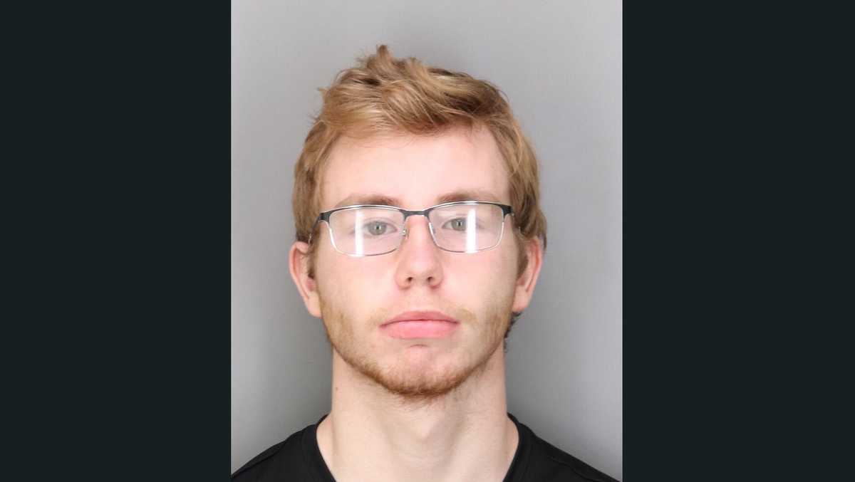 South Carolina: Teen robs bank, arrested inside bank - WYFF