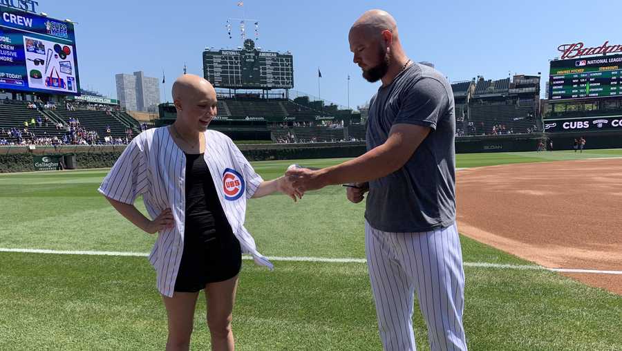 Throws out first pitch at Wrigley field 