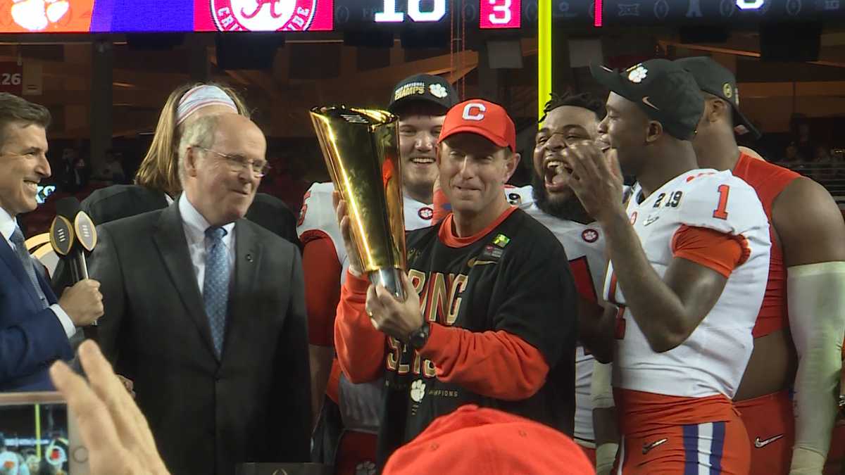 Swinney Earns Paul "Bear" Bryant Award