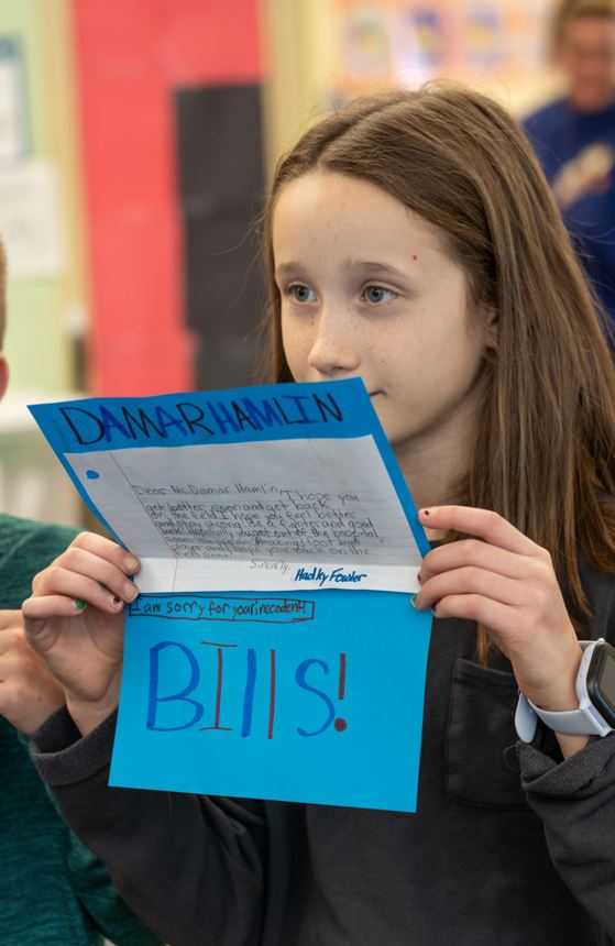 Students from Buffalo, Cincinnati make cards for Damar Hamlin