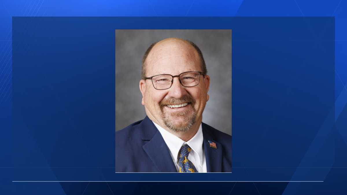 Nebraska state senator cited for public indecency issues apology, says he will not step down
