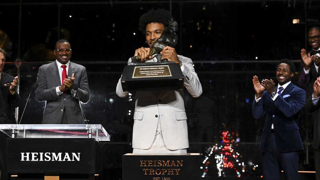 LSU QB Jayden Daniels wins Heisman Trophy