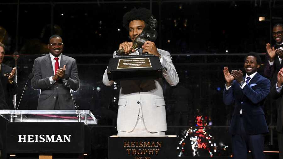 LSU QB Jayden Daniels wins Heisman Trophy