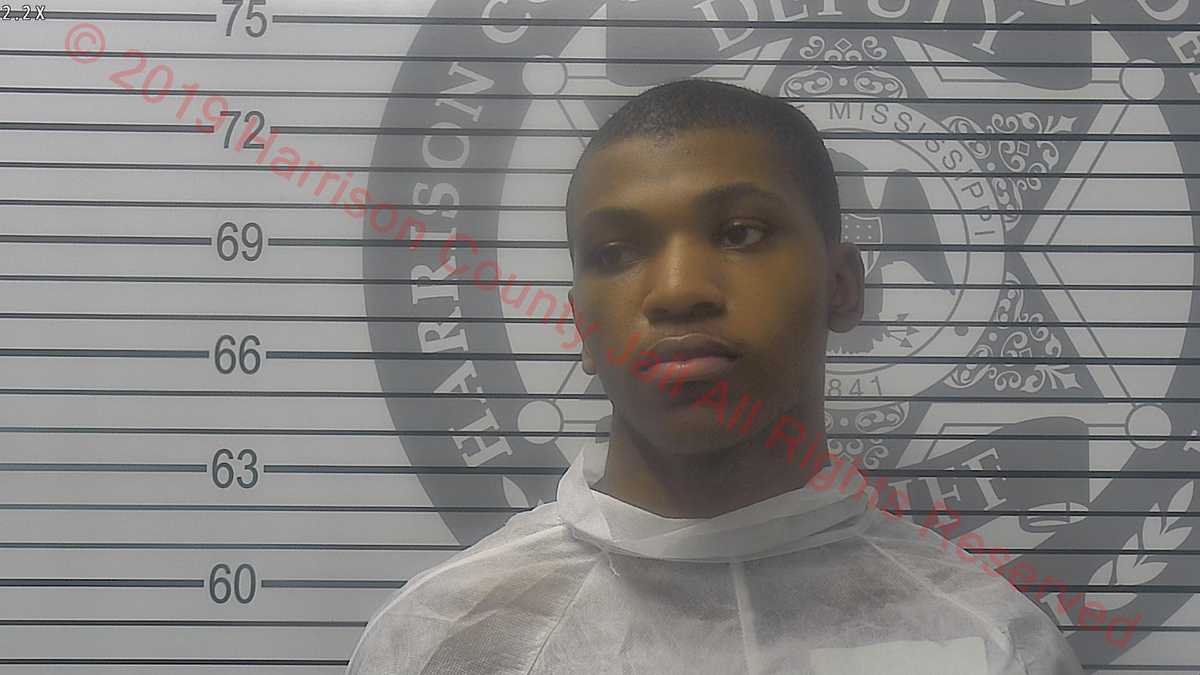 Man accused of killing officer makes 1st court appearance