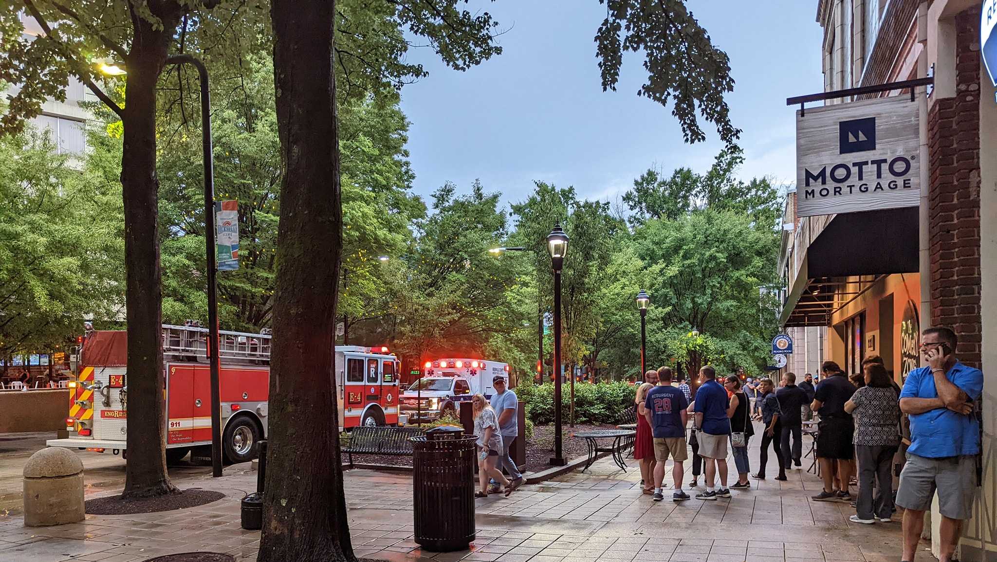 Greenville: SNL's Darrell Hammond leaves show in ambulance - Vimarsana News