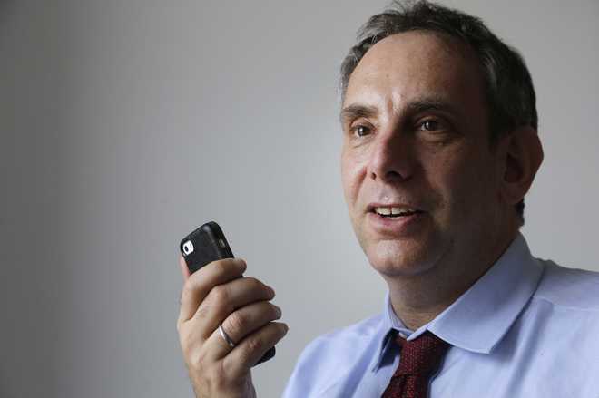 In&#x20;this&#x20;Wednesday,&#x20;March&#x20;25,&#x20;2015&#x20;file&#x20;photo,&#x20;StoryCorps&#x20;founder&#x20;Dave&#x20;Isay&#x20;holds&#x20;a&#x20;smartphone&#x20;in&#x20;the&#x20;Brooklyn&#x20;borough&#x20;of&#x20;New&#x20;York.&#x20;One&#x20;Small&#x20;Step,&#x20;which&#x20;Isay&#x20;established&#x20;in&#x20;2018,&#x20;is&#x20;among&#x20;a&#x20;growing&#x20;number&#x20;of&#x20;nonprofit&#x20;initiatives&#x20;whose&#x20;aim&#x20;is&#x20;to&#x20;narrow&#x20;America&#x27;s&#x20;increasingly&#x20;toxic&#x20;political&#x20;divide.