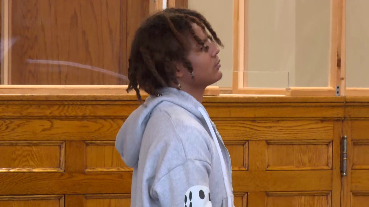 2 arrested after woman robbed at gunpoint in Charlestown