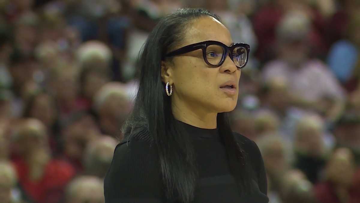 Dawn Staley inks 7-year, $22 million contract with South Carolina - Just  Women's Sports
