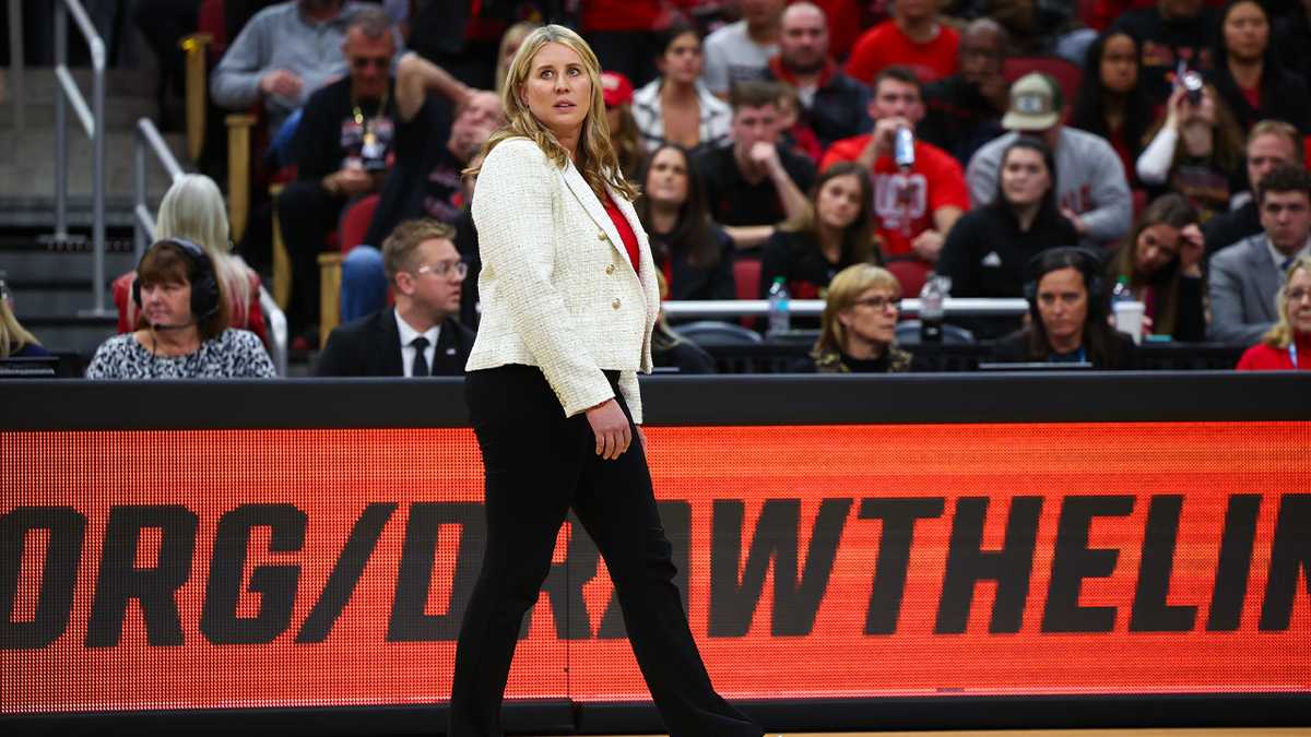 UofL volleyball coach Dani Busboom Kelly leaving Louisville for Nebraska