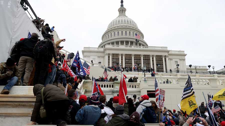 PHOTOS: DC in chaos after mob storms US Capitol