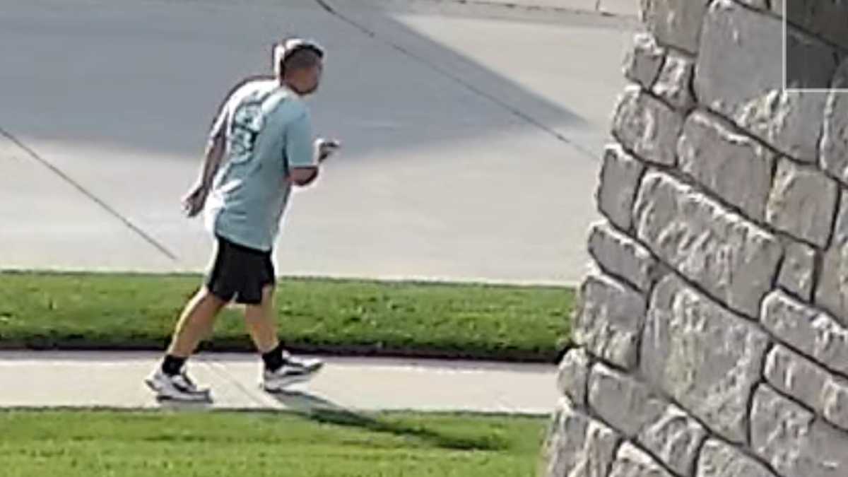 Douglas County deputies say man exposed himself to children
