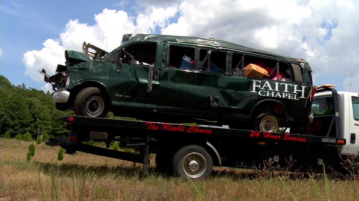 3 teenagers die when OP church van crashes near Bolivar
