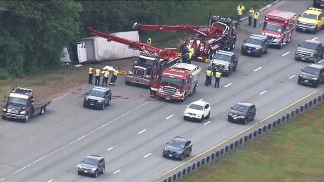 Box truck driver killed in I-93 rollover crash in Tewksbury - Vimarsana News