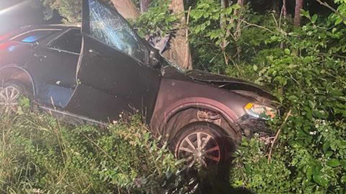 Maine woman dead after SUV crashes into tree off Route 201