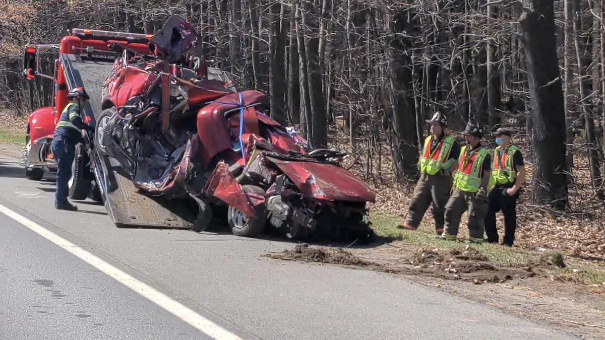Teenager killed in crash on Everett Turnpike in New Hampshire