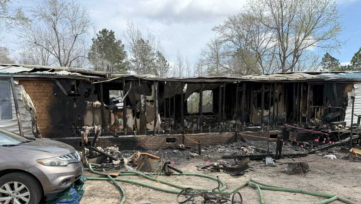 2 children die in house fire, investigators say