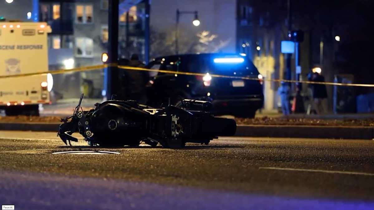 波士顿富兰克林公园附近摩托车撞到行人，两人死亡